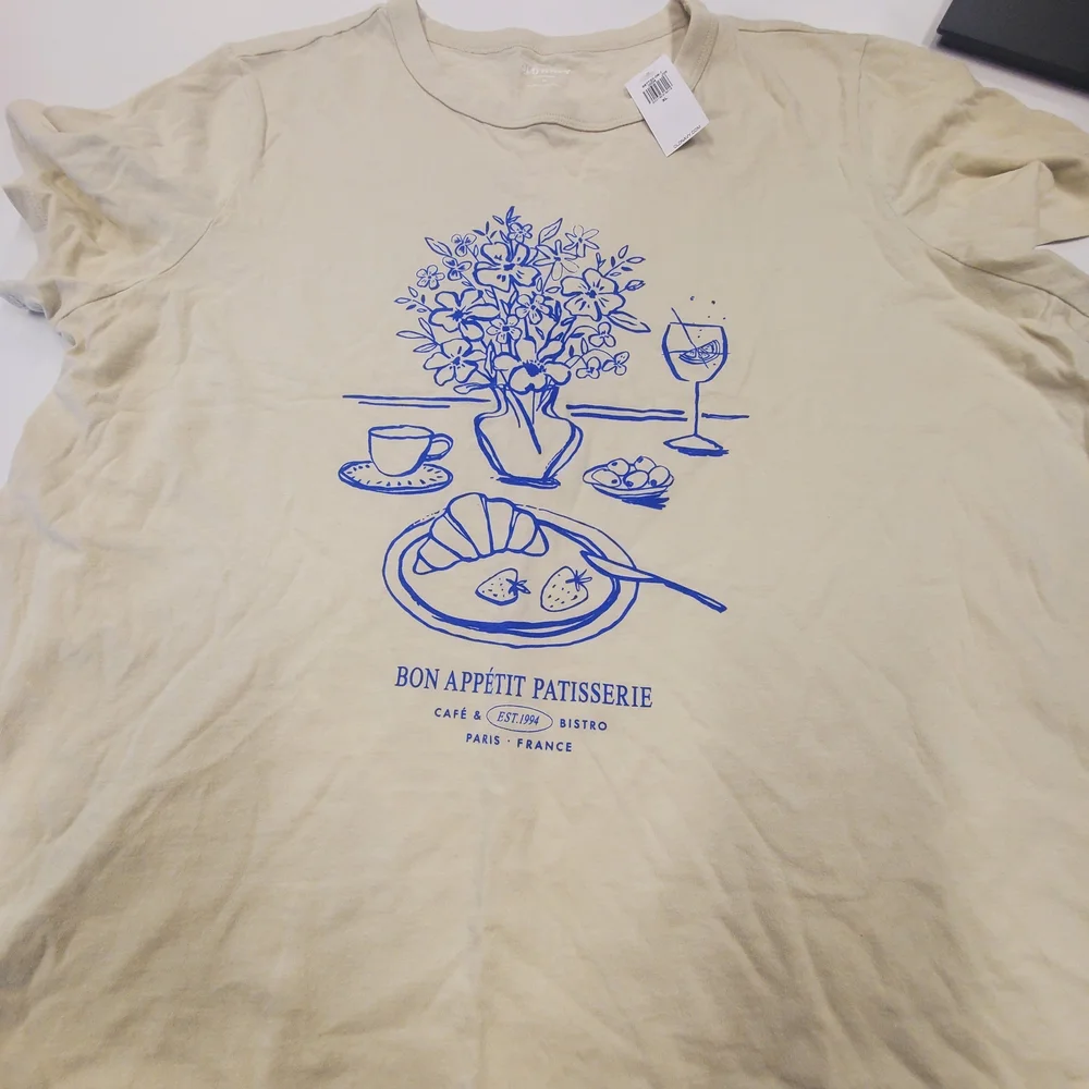 Old Navy Cream T-Shirt with Blue Graphic - Picture 1 of 3